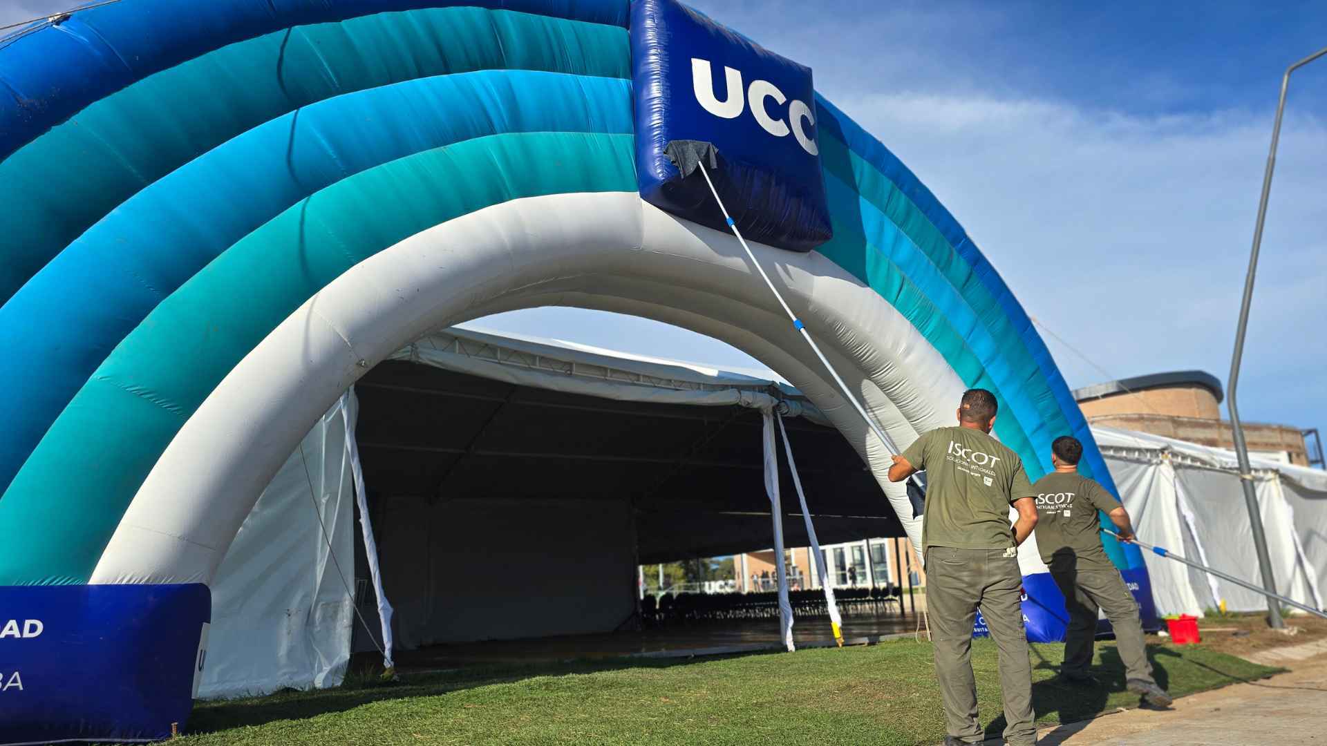 ISCOT trabajando en evento universitario